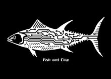 Afbeelding in Gallery-weergave laden, Fish &amp; Chip zwart-wit grafische poster met een vis en computerchips van De Beeldvink, A4-formaat
