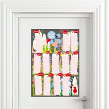 Afbeelding in Gallery-weergave laden, A2 verjaardagskalender poster van De Beeldvink met kleurrijke fantasiedieren, grappige dierencombinaties en illustraties van de vier seizoenen op een wc deur.